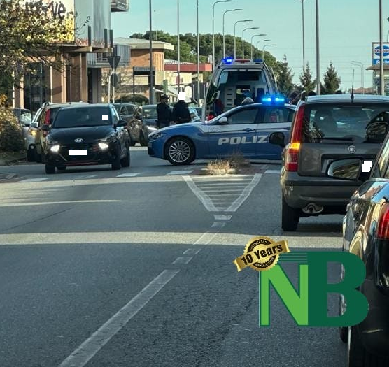 Biella Scontro Tra Auto E Moto All Interno Della Rotonda Di Via Per