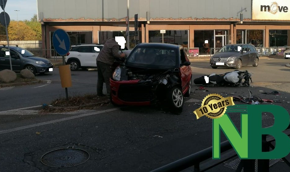 Biella Scontro Tra Auto E Moto All Interno Della Rotonda Di Via Per