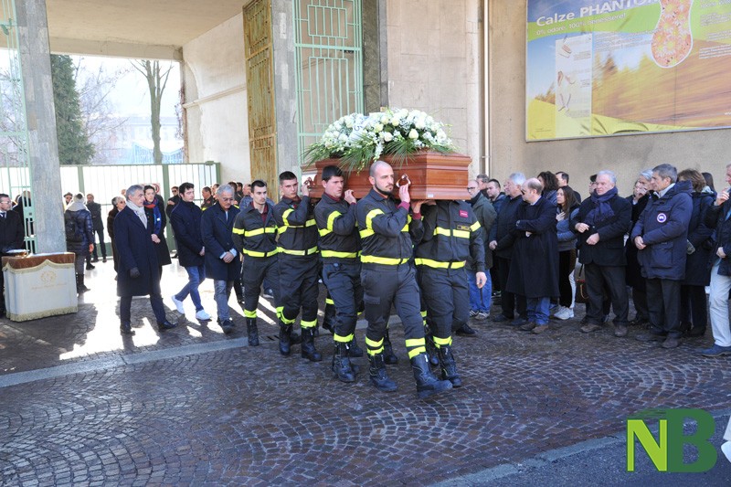 L Ultimo Saluto A Emilio Giletti Ai Funerali Anche Urbano Cairo