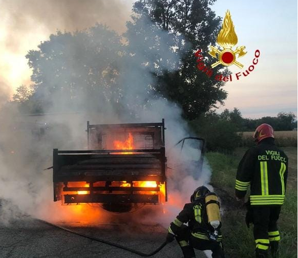 Furgone Avvolto Dalle Fiamme Sull A5 Newsbiella It