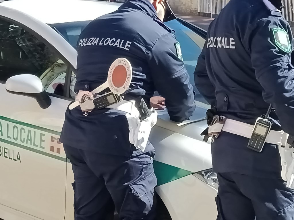 Guida L Auto Senza Assicurazione Fermato Dalla Polizia Locale Multa