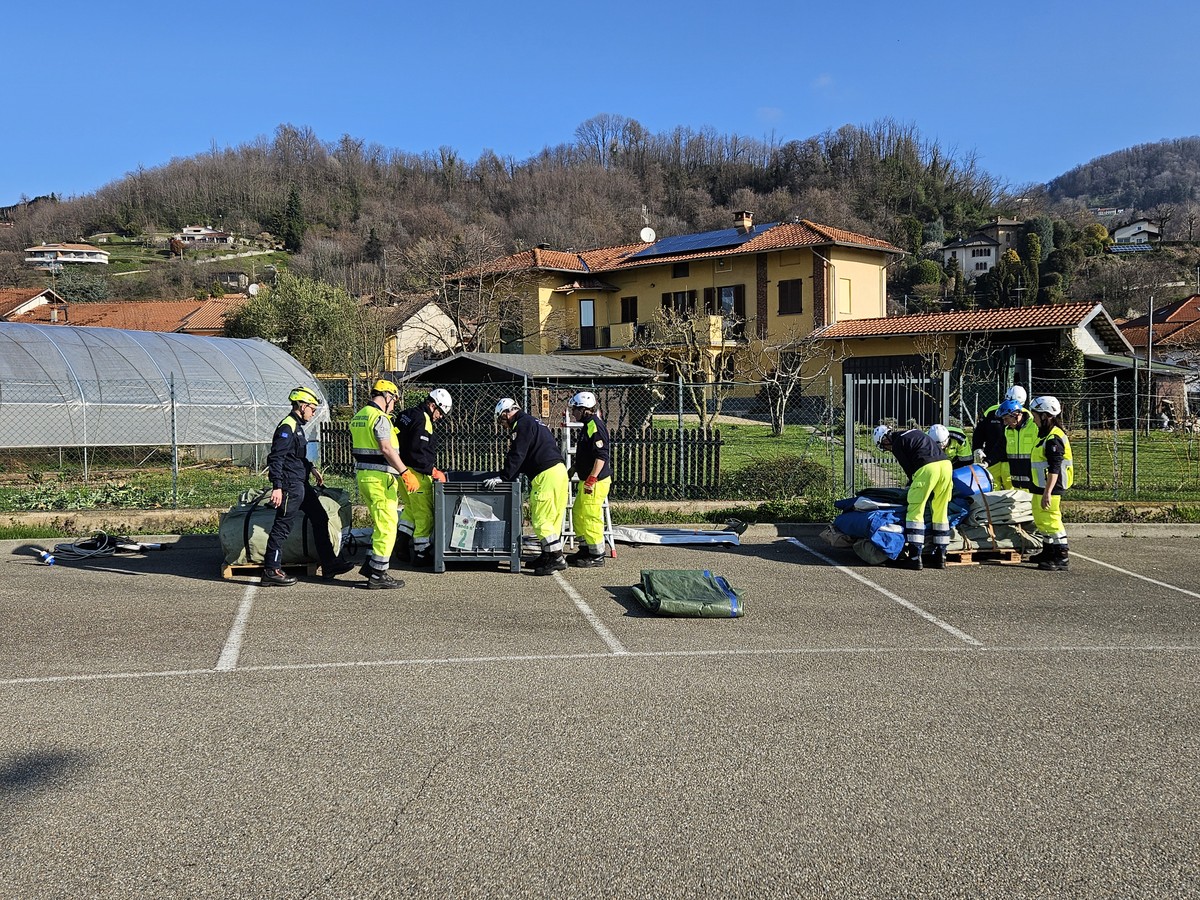 Protezione Civile Di Biella Impegnata In Un Esercitazione A Chiavazza