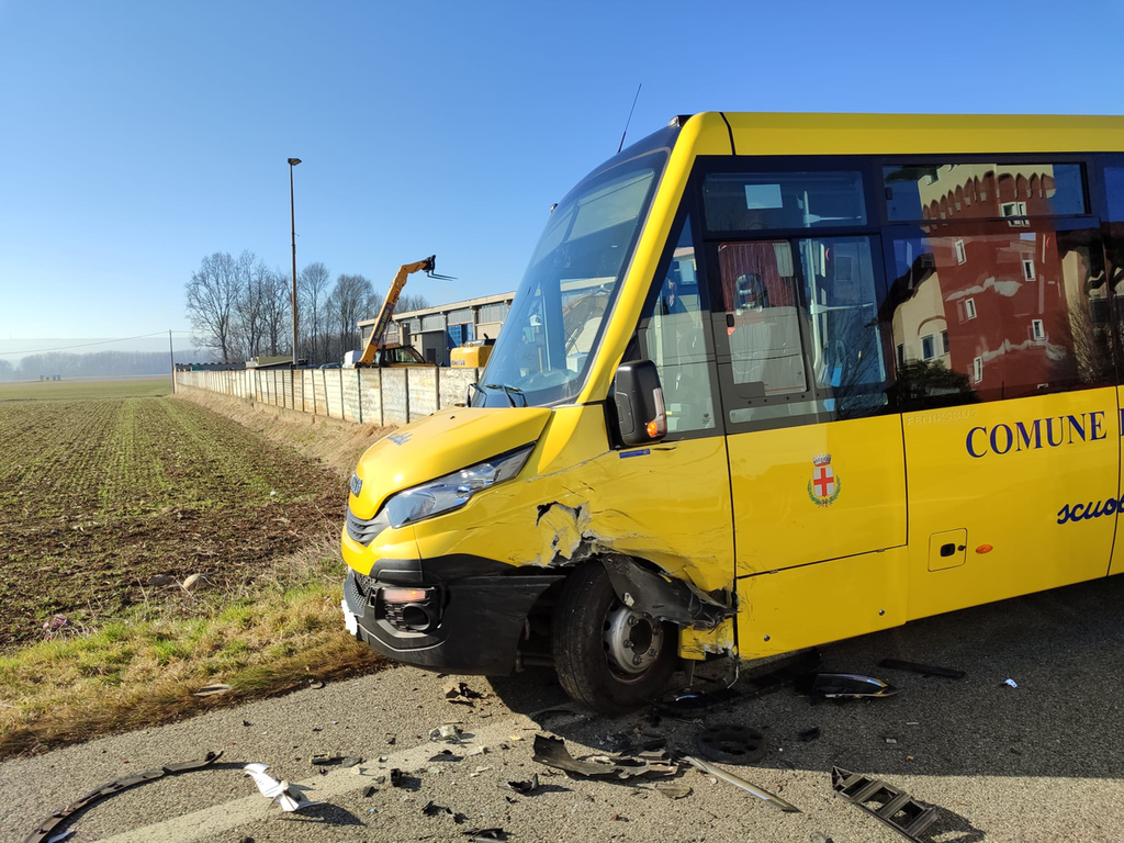 Schianto Tra Scuolabus E Auto Attimi Di Paura Sulla Provinciale