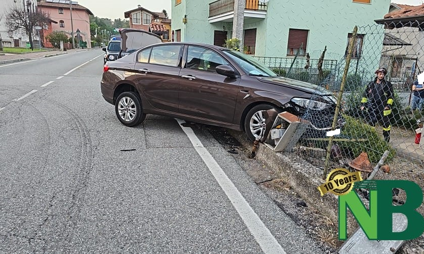 Auto Si Schianta Contro La Colonnina Del Gas A Villa Del Bosco FOTO ...