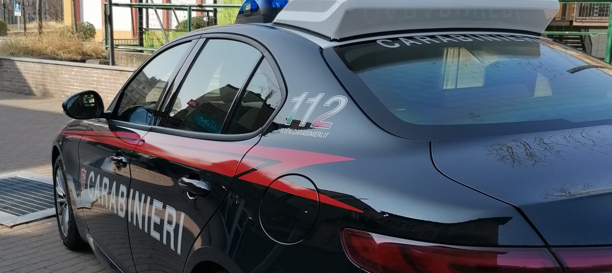 Portafoglio trovato in un benzinaio vicino a Carisio, portato alla stazione  dei carabinieri di Cossato