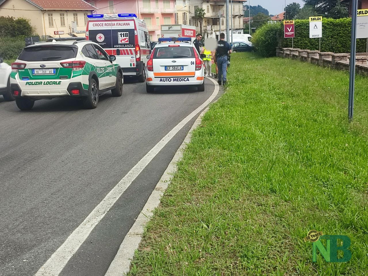 Biella Incidente Alla Rotonda Tra Auto E Motorino Giovane Soccorso In Strada Foto Newsbiella It