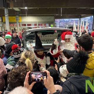 Cossato in festa per la Befana benefica, l'evento conquista grandi e piccini - Servizio di Davide Finatti per newsbiella.it