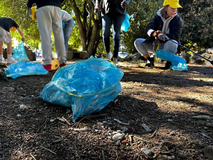 Biella: oltre 200 dipendenti del gruppo Sella con “Puliamo il mondo” hanno raccolto circa 150 kg di rifiuti FOTO