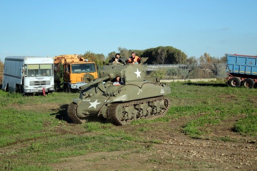 Fondazione Marazzato, a Stroppiana un campo base fra mezzi militari e lo spirito del tempo.