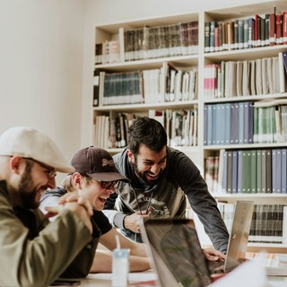 Studiare in Inghilterra: LAE, punto di riferimento per gli studi all'estero, racconta la vita degli studenti italiani oltremanica