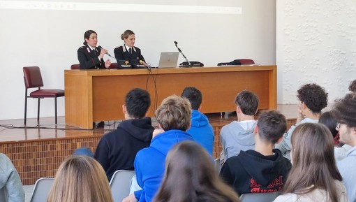 I Carabinieri incontrano gli studenti del Liceo Avogadro