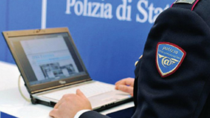 Giovani in cerca di lavoro adescati online: la nuova truffa segnalata dalla polizia postale.