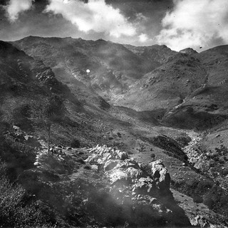 Foto d'archivio: la Valle Elvo nei secoli attraverso le escursioni in montagna - Copyright Fondazione Sella 2024.