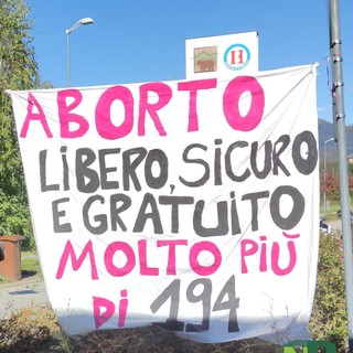 Giornata internazionale per l’aborto libero e sicuro, anche a Biella la protesta, foto chiarini per newsbiella.it