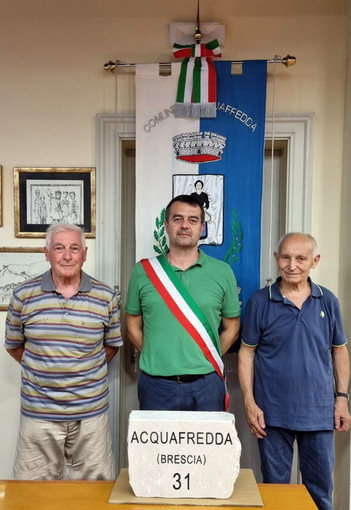 sindaco di Acquafredda, ing. Maurizio Donini, il presidente sez. Combattenti/Reduci Attilio Gandolfini e Roberto Ghisini segretario della Sez. Combattenti e del Gruppo Alpini.