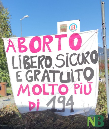 Giornata internazionale per l’aborto libero e sicuro, anche a Biella la protesta, foto chiarini per newsbiella.it