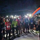 Sport e natura: l'Artignaga Snow Trail brilla sotto le stelle.