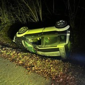 Salussola: auto si ribalta in curva, si cerca il conducente