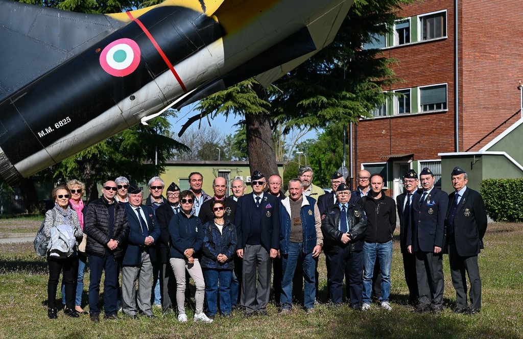 L Associazione Arma Aeronautica di Biella in visita a Cameri