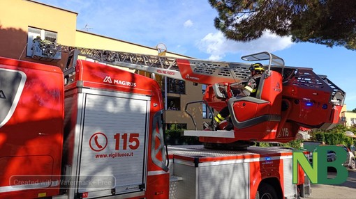 Chiavazza, intervento dei Vigili del Fuoco con l'autoscala, foto Mattia Baù