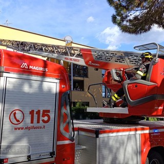 Chiavazza, intervento dei Vigili del Fuoco con l'autoscala, foto Mattia Baù