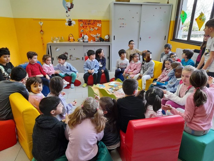 Strona, inaugurata la nuova biblioteca scolastica: “Un ponte fra realtà e immaginazione”.