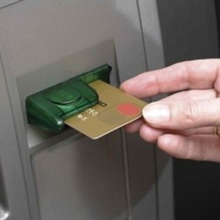 Cossato: Ragazzo nei guai per il bancomat smarrito