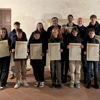 Borse di studio e attestati agli allievi delle scuole di Verrone