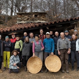 Tradizione e convivialità, la battitura delle castagne a Bagneri.