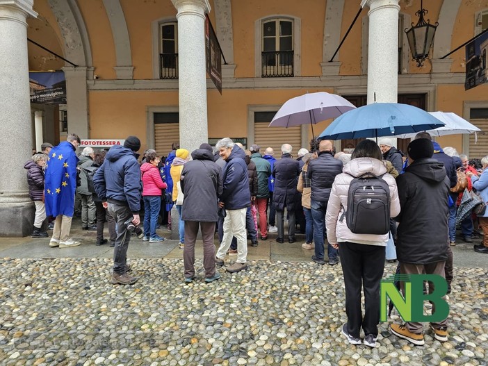 Biella è scesa in piazza per l'Europa FOTO e VIDEO di Angela Lobefaro per newsbiella.it