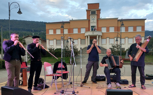 Piemontesi e Sardi di Biella e di Bollengo: incontro al suono di launeddas e di ribebe gustando sapori locali