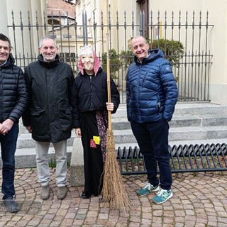 A Biella in Riva, ArrRIVA la Befana! e scende dal campanile... VIDEO