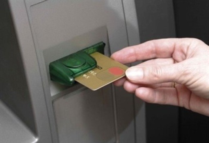 Cossato: Ragazzo nei guai per il bancomat smarrito