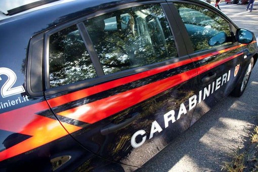 Ponderano: Carabiniere salva una donna incastrata nell'auto ribaltata