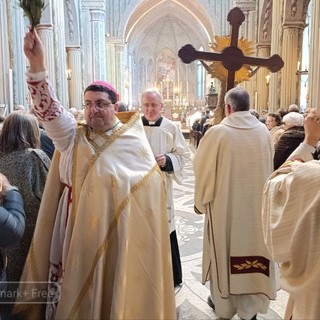 Biella inaugura l’Anno giubilare: Duomo gremito e processione solenne - Servizio di Mattia Baù per newsbiella.it