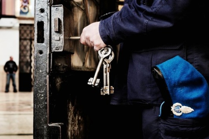 Torino: Torture al carcere delle Vallette, assoluzione per quattro agenti