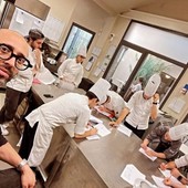 “Il Più Grande Pasticcere&quot; a Biella, corsi di alta formazione di Sebastiano Caridi per lo staff de la Pasticceria De Mori