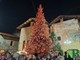 A Candelo acceso l'albero con 12.500 luci. Bonifacio: &quot;Tra le novità due fasce orarie per il Borgo di Babbo Natale&quot; foto e video Nicola Rasolo e Mariantonietta Pace per newsbiella.it