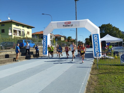 La squadra dei Tucc Un prima alla staffetta 16x mezz'ora - Foto G. Chiarini per newsbiella.it