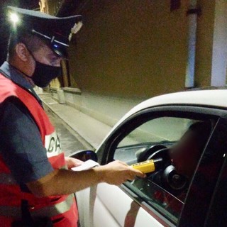 Cossato: auto sfonda recinzione, giovane conducente sottoposto all'alcol test - foto repertorio