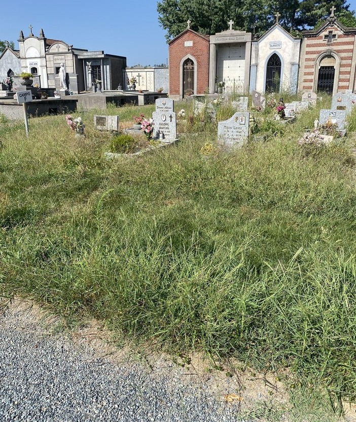 Chiavazza, un lettore: &quot;Cimitero abbandonato&quot;