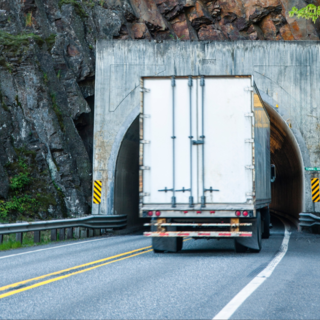 Crevacuore, entra in galleria ma danneggia il camion: assente l'adeguata segnaletica - Foto di repertorio.