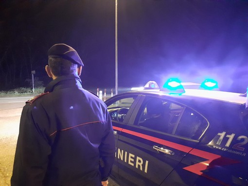 Cossato: Impatta contro un terrapieno e si ribalta