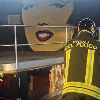 Cigliano, incendio all'ex discoteca Due