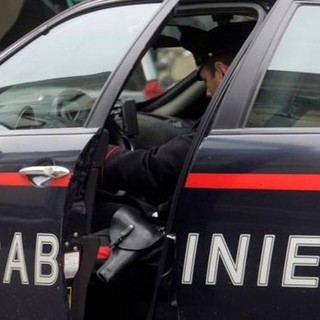 Cossato, perde il controllo del veicolo e finisce contro un muretto: intervengono i Carabinieri.