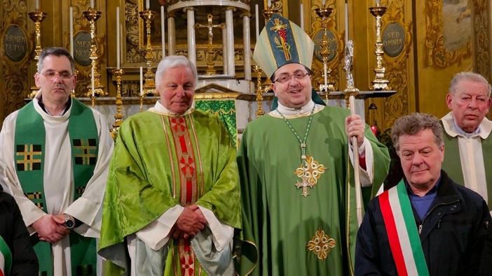 Andorno celebra con commozione Don Adriano, 52 anni di guida spirituale, foto Rino Mansi