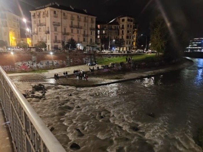 Studente di 17 anni gettato nella Dora a Torino dopo una lite con tre coetanei