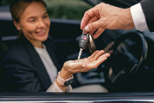 Auto – Noleggio a lungo termine vs leasing (© Depositphotos)