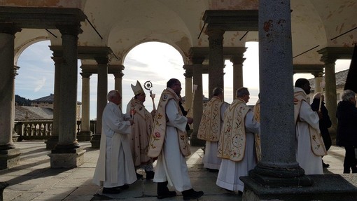 Festa della Candelora al Santuario di Oropa: Biella celebra fede e tradizione.