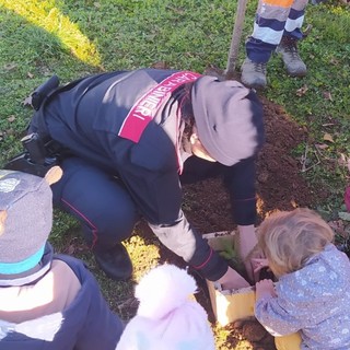 Cultura della legalità, i Carabinieri Forestali del Nucleo di Sordevolo hanno incontrato i bimbi del nido di Mongrando FOTO